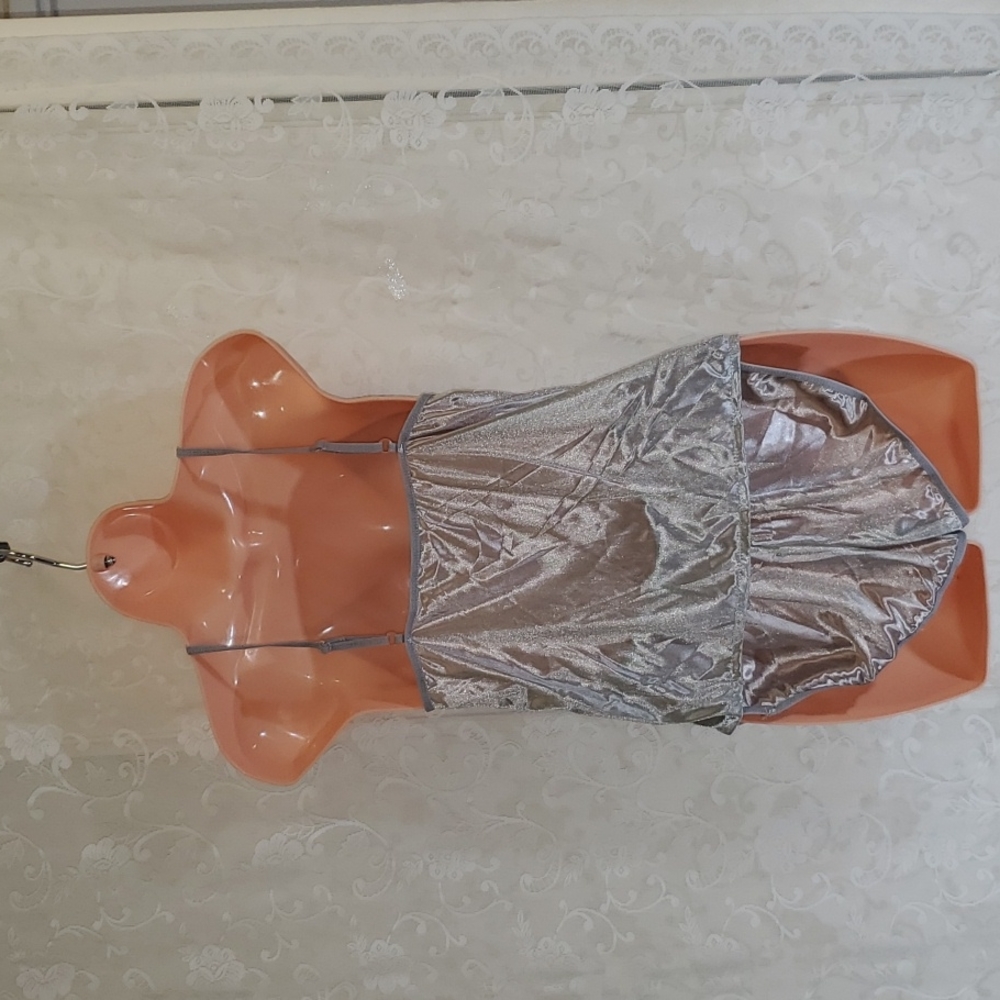 Sleepwear - Picture 2 of 2